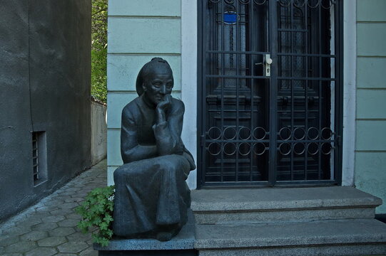 A product of art that creates reality in many locations across the country, embedded in a sculptural figure "Mother Waiting for Her Son to Return from the Front", Sofia, Bulgaria