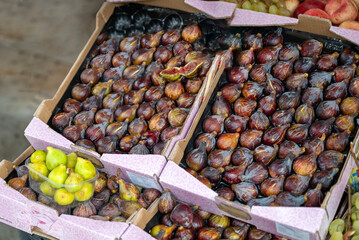 Fresh figs on the farmer's market 
