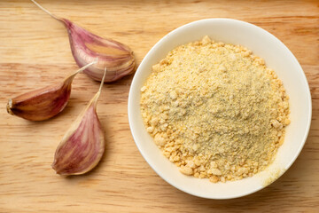 The natural spice is dried ground garlic and garlic cloves. Seasoning for cooking dishes and marinades. Fragrant spice