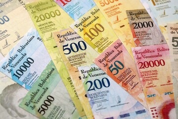 Obraz premium Venezuelan Bolivar currency money bills in stack. VED currency banknotes with different denomination close up