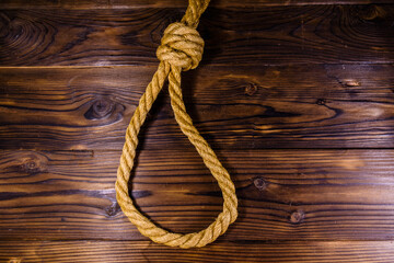 Obraz premium Rope with noose for the suicide on wooden background