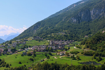 Paesaggio della Diga del Vajont a Longarone, Italia