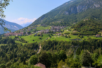 Paesaggio della Diga del Vajont a Longarone, Italia