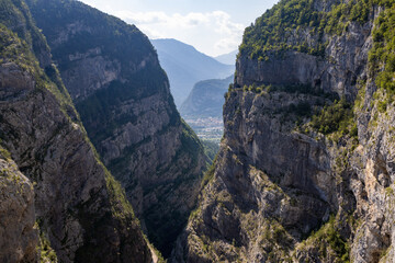 Paesaggio della Diga del Vajont a Longarone, Italia