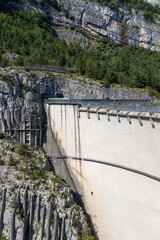 Vista della diga del Vajont, famosa per il disastro, a Longarone, Italia