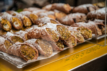 cannoli siciliani con ricotta
