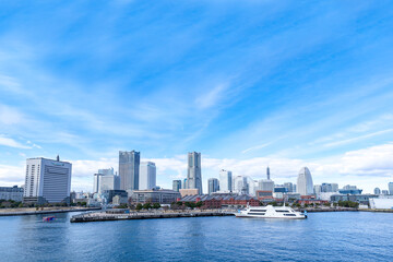 (神奈川県ｰ都市風景)青空の横浜みなとみらい