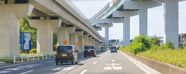 ドライブ中に見える長久手の都市風景