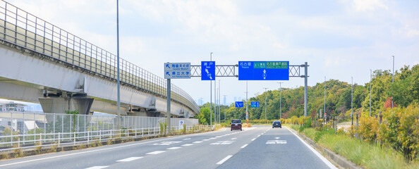 ドライブ中に見える長久手の都市風景