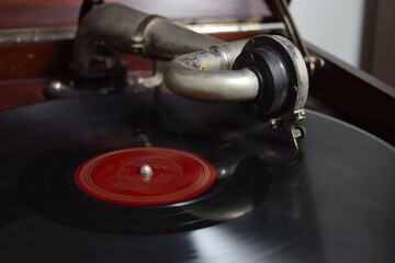 78 rpm record player circa 1911-1924.