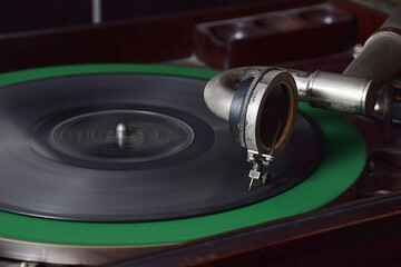 78 rpm record player circa 1911-1924.
