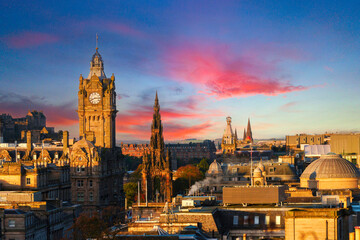 Fototapeta premium Edinburough city skyline in Scotland at sunrise