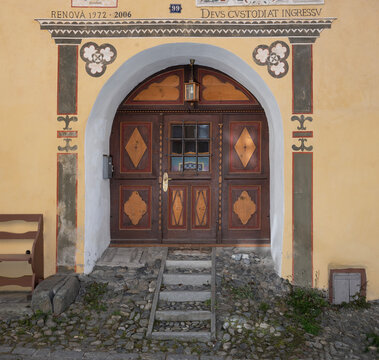 Haust&uuml;r in Ardez, Kanton Graub&uuml;nden, Schweiz