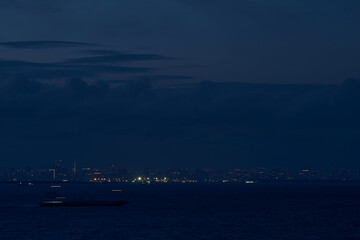 海の上の境界線