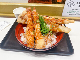 Tendon Tempura and Anago serve with green onions and sauce at good court Osaka