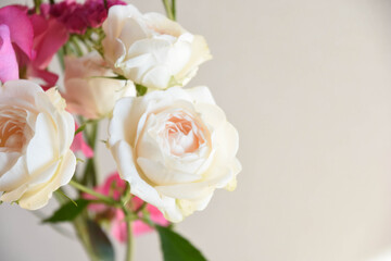 Obraz premium 薔薇とスイートピー