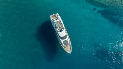 A scene of maritime perfection — yacht, sea, and sunshine in harmony.