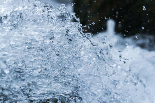  秋の川　清流の流れのアップ97