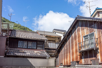 日本の広島県福山市の鞆の浦の古くてとても美しい建物と町並み