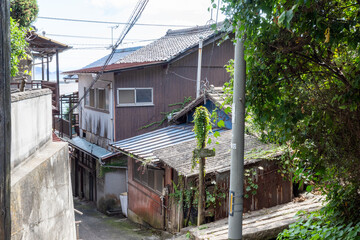 日本の広島県福山市の鞆の浦の古くてとても美しい建物と町並み