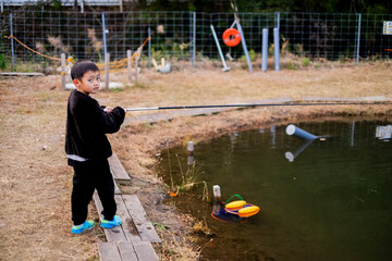 釣りをする男の子