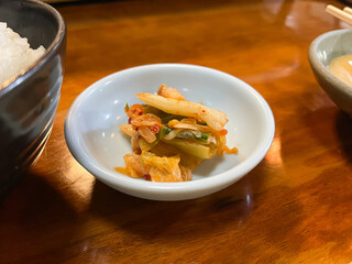 定食に付いてくるキムチの漬物。