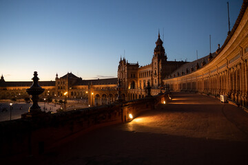 Obraz premium Evening view of historic plaza in Seville