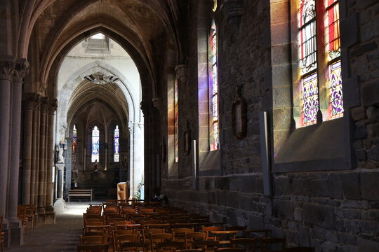 Eglise Notre-Dame, &eacute;glise de style n&eacute;ogothique, ville de Combourg, d&eacute;partement d'Ille et Vilaine, Bretagne, France