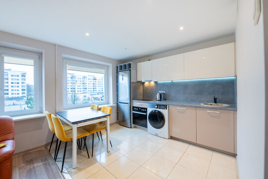 Modern Home Minimalist Kitchen with Bright Design and Integrated Appliances