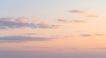 朝焼けに浮かぶ高積雲の模様