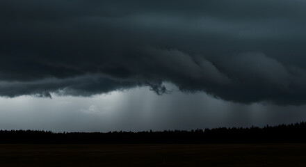 雪雲が広がる冬の空模様
