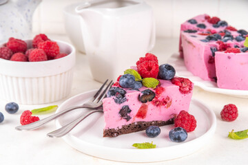 Summer fruit and berry no-baked cheesecake