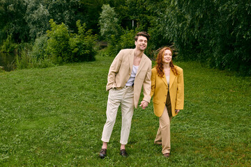 Fototapeta premium Stylish couple enjoying a romantic autumn day outdoors