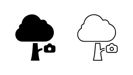 Simple tree icon with transparent background