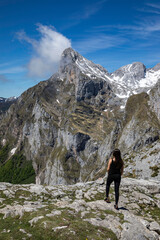 Naklejka premium Stunning mountain vista inspires solo female hiker, a powerful image of freedom and adventure perfect for travel and outdoor lifestyle brands