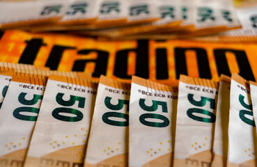 close up 50 euros banknotes and the word "trading"