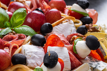 deska ser&oacute;w, ser pleśniowy ,jedzenie, ser, pomidor, jarzyna, oliwka, owoc, czerwień, płyta, grecka, zieleń, przepyszny, dieta