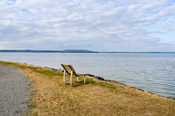 Güttingen, Bodensee, Seeufer, Hafen, Schiffe, Boote, Bootssteg, Schilf, Wasservögel, Naturschutz, Uferweg, Holzbank, Abendstimmung, Wanderweg, Sommer, Ostschweiz, Thurgau, Schweiz