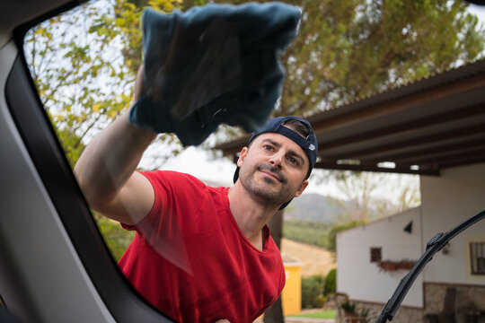 Washing an SUV by hand at home with care