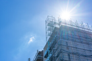 足場　工事現場　マンション