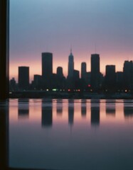 Obraz premium Shimmering Cityscape: Reflections on the Water at Night
