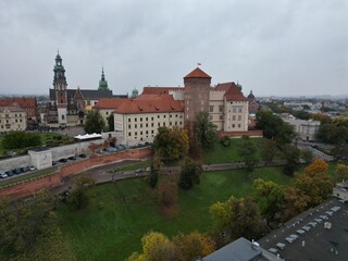 Zamek na Wawelu - Kraków - Polska - widok z drona na Zamek Królewski na Wawelu