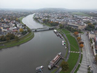 Zamek na Wawelu - Kraków - Polska - widok z drona na Zamek Królewski na Wawelu