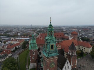 Zamek na Wawelu - Kraków - Polska - widok z drona na Zamek Królewski na Wawelu