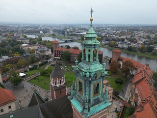 Zamek na Wawelu - Kraków - Polska - widok z drona na Zamek Królewski na Wawelu © Konrad