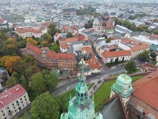 Zamek na Wawelu - Kraków - Polska - widok z drona na Zamek Królewski na Wawelu © Konrad