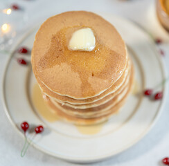 下部にコピースペースのあるパンケーキ