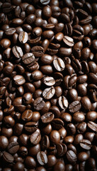 Obraz premium Rich, dark roasted coffee beans create an inviting texture for coffee lovers, perfect for food bloggers and cafe designs, conveying warmth and comfort