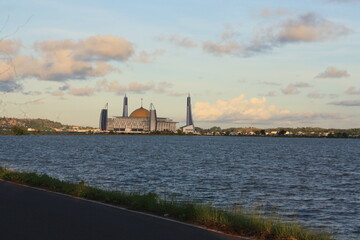 the appearance of the ocean and several buildings