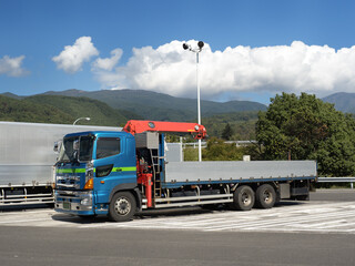 クレーン付トラック